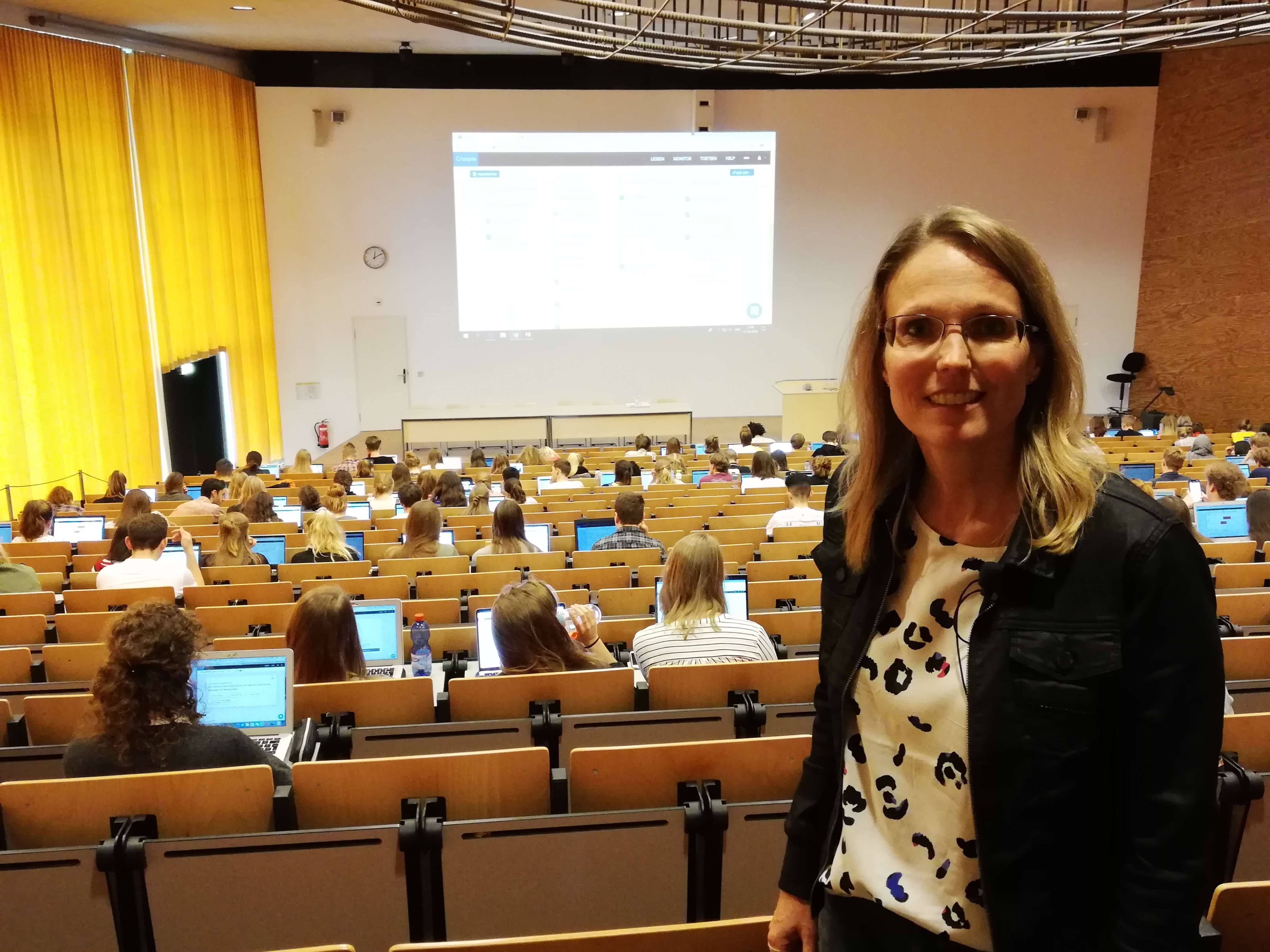 Kirsten Namesnik in a lecture hall at Utrecht University